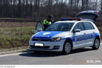 Težak sudar kamiona i dva auta, jedna osoba povrijeđena
