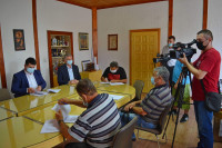Lopare: Potpisani ugovori za izgradnju 11 kuća uništenih u klizištima