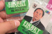Predizborni rekviziti: Stranački miris za automobile izazvao SMIJEH NA MREŽAMA