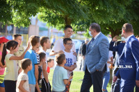 Dodiku u Ugljeviku prišla djeca, on im dao novac da se počaste ćevapima (FOTO)