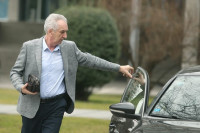 Šarović koristi službeni automobil i vozača, na šta NEMA PRAVO