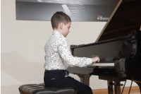 Desetogodišnji Bijeljinac svira Mocarta i Betovena