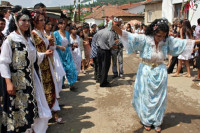 Sklapanja ugovorenog braka kod Roma sve češće dovodi do ozbiljnih problema: Život između tradicije i zakona