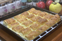 Ovo je jedini način na koji treba spremati pitu od gotovih kora: Prelivena pita koja se topi u ustima!