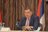UČENICI SE U PONEDJELJAK VRAĆAJU U ŠKOLE Dodik: Đaci treba da se vrate u svoje učionice