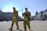 U Mađarskoj od ponoći vanredno stanje, uvodi se policijski čas