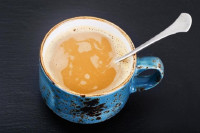 Najmoćniji domaći lijek: U šolju toplog mlijeka dodajte ovo i suvi kašalj će nestati preko noći!