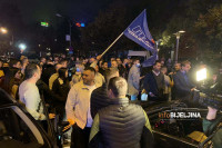 DRAŠKOVE PRISTALICE U CENTRU BANJALUKE Uz muziku i baklje prosljavlja se pobjeda