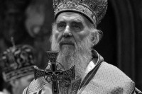 U SKLADU SA EPIDEMIOLOŠKIM MJERAMA Vjernici neće moći da cjelivaju patrijarha, ni kovčeg