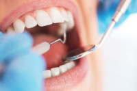 Može li korona oštetiti vaše zube i usta?