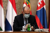 Lončar: Razmatramo nove mere, normalan život ne pre proleća