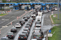 PUTNICI LJUTI Na Bregani se čeka po osam sati, gužve i na drugim granicama