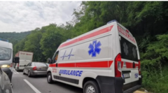 Teška nesreća: U sudaru autobusa i auta JEDNA OSOBA POGINULA, a 8 povrijeđeno