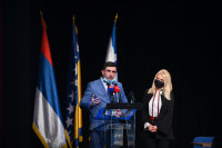 Odbornici iznenadili gradonačelnika: Kravata i olovka za rođendan (FOTO)