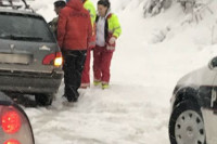 Teška saobraćajna nesreća: Auto udario u grtalicu, poginule dvije osobe