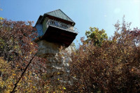 ČARDAK NI NA NEBU NI NA ZEMLJI USRED SRBIJE: Mika prije 40 godina napravio čudo!