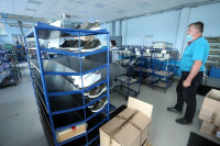 Kako je BITI MUŠKARAC u fabrici punoj žena: Najveći problem mizerne plate