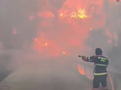 Veliki požar na Pelješcu: Izgorjela crkva, vatra se približila kućama (FOTO)