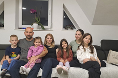 U susret Vaskrsu: Stanivukovići petoro djece odgajaju da poštuju prave vrijednosti