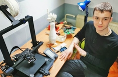 Počeo sa tatinom lemilicom: Osnovac iz Srbije već je pronalazač, pravi humanoidnog robota (FOTO)