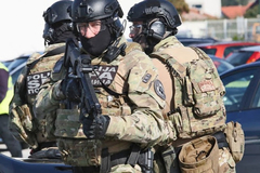 SIPA u pretresima u Vlasenici otkrila karabine, bombe, detonator i 514 komada municije