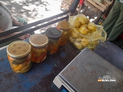 Semberske domaćice već spremile zimnicu: Provjerili smo cijene i ponudu na bijeljinskoj pijaci (FOTO)