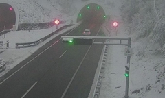 HRVATSKA PREKRIVENA SNIJEGOM Tokom noći u Gorskom Kotaru auto-putevi zavejani