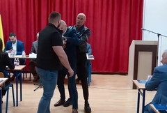 Skandal u dobojskoj skupštini, izbačeni odbornici (VIDEO)