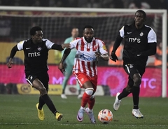 Fudbaleri Partizana i Crvene zvezde igraju 170. vječiti derbi