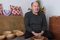 VELIKO SRCE ISMETA ŠAHINOVIĆA Penzioner proizvodi drveno posuđe i pomaže dva studenta