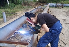 Dalila uspješno rukuje aparatom za varenje: Govorili su – šta ćeš ti djevojka u tome