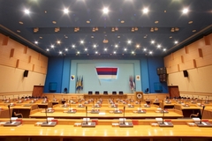 Poslanici uzimaju pauzu dok građani čekaju: Ogromne plate redovno liježu, zakoni stagniraju