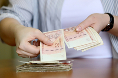 Nakon 3 decenije: Srpska ukida posebne takse za privrednike od iduće godine