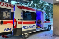 Tokom opasne igre tinejdžer (17) pao sa osmog sprata zgrade