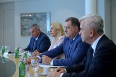 Dodik: Sa Šmitom samo kao sa bivšim ministrom