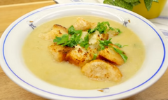 JAČA IMUNITET - ITALIJANSKA ČORBA OD BIJELOG LUKA: Lako i brzo se pravi, a krutoni daju poseban šmek