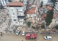 Mnogi ljudi su još uvijek ispod ruševina: Proširuje se istraga protiv građevinskih izvođača u Turskoj