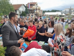 “Ništa nije važnije od znanja” 150 ugljevičkih osnovaca dobilo udžbenike iz Banjaluke