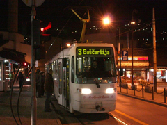 Haos u sarajevskom tramvaju: Masovna tuča, razbijena oprema i obustava saobraćaja