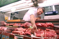 Uvozno meso zatvara domaće farme