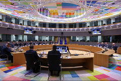 Lideri odškrinuli vrata EU
