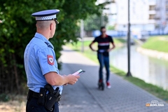 Iz bijeljinske policije detaljno objasnili: Ko smije voziti električne trotinete i koja su pravila (FOTO)