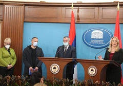 "BIĆE ISPLAĆENE BRUTO PLATE SVIM RADNICIMA": Dodik, Cvijanovićeva i Višković sa ugostiteljima, frizerima i kozmetičarima