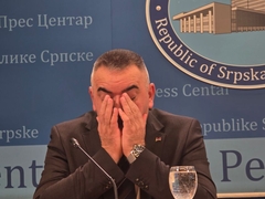 Petrović i Đokić pritišću Minića