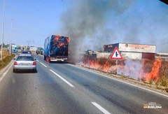 Bijeljina: Gorio traktor koji je prevozio sijeno (FOTO)