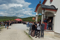 Kotor Varoš zavijen u tugu: Posljednji ispraćaj Dragane Antešević