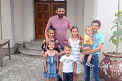 Bijeljina: Otac šestoro djece boluje od rijetke bolesti, potrebna mu je naša pomoć