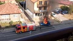 Požar u Bijeljini, gorio automobil (FOTO) 