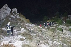 Maloljetnici iz BiH i Hrvatske teško povrijeđeni nakon slijetanja autom u provaliju