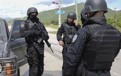 SNIMAK IZ ŠTRPCA: Opština i ulice u blokadi, Rosu više od šest sati maltretira Srbe